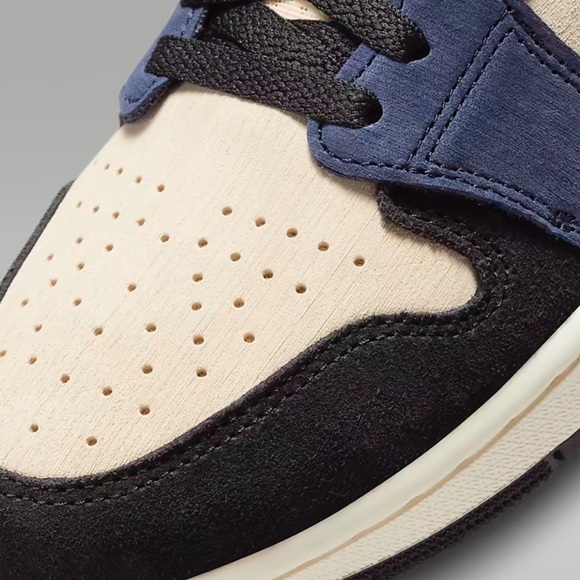 Air Jordan 1 Zoom CMFT 2 Shoe - Picture 11 of 15